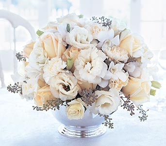 Traditional Wedding Flowers Centerpiece
