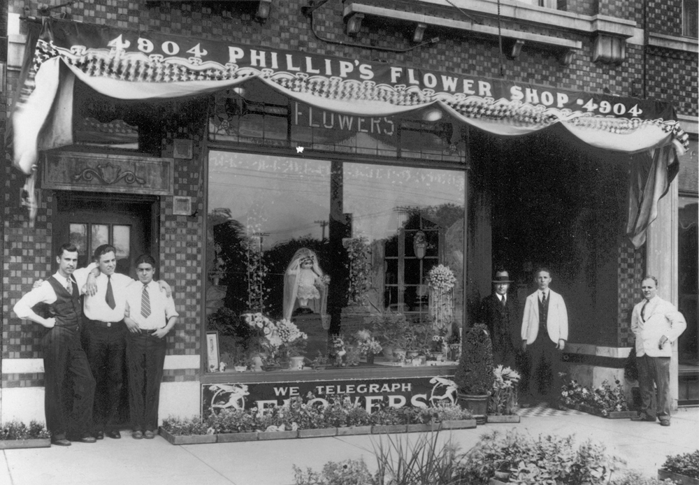 1920's Flowershop and Family Members